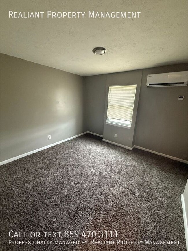 Building Photo - 2082 Fairmont Ct