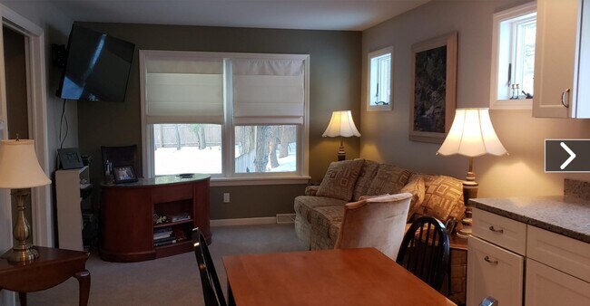 Cozy apartment fully furnished. Lots of light! - 44 Carstead Dr