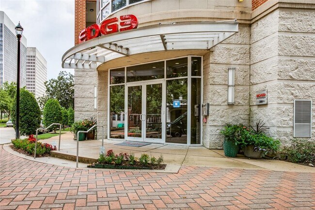 Foto del edificio - 300 St Joseph Pkwy