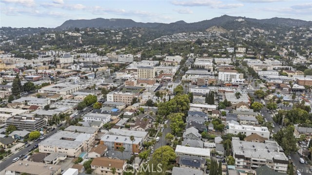 Foto del edificio - 1549 N Kingsley Dr