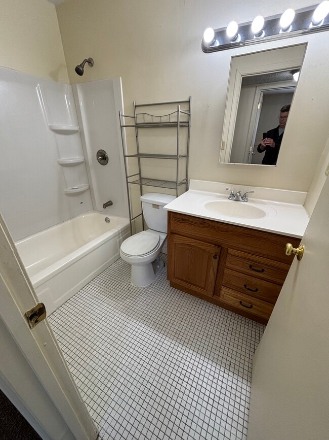 Building Photo - 6448 Westland Dr