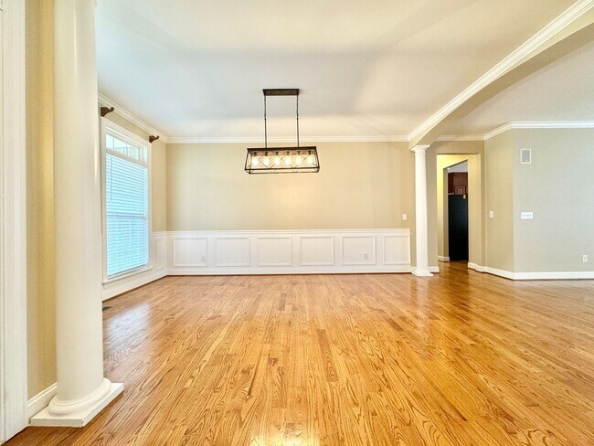 Building Photo - One level Executive Home - 3 Bed, 2 Bath H...