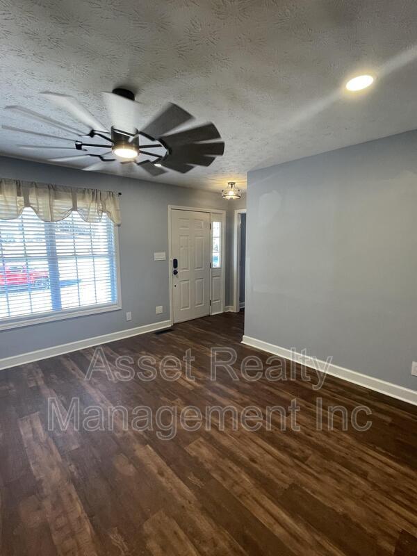 Foto del edificio - 5956 Wilkesboro Ln