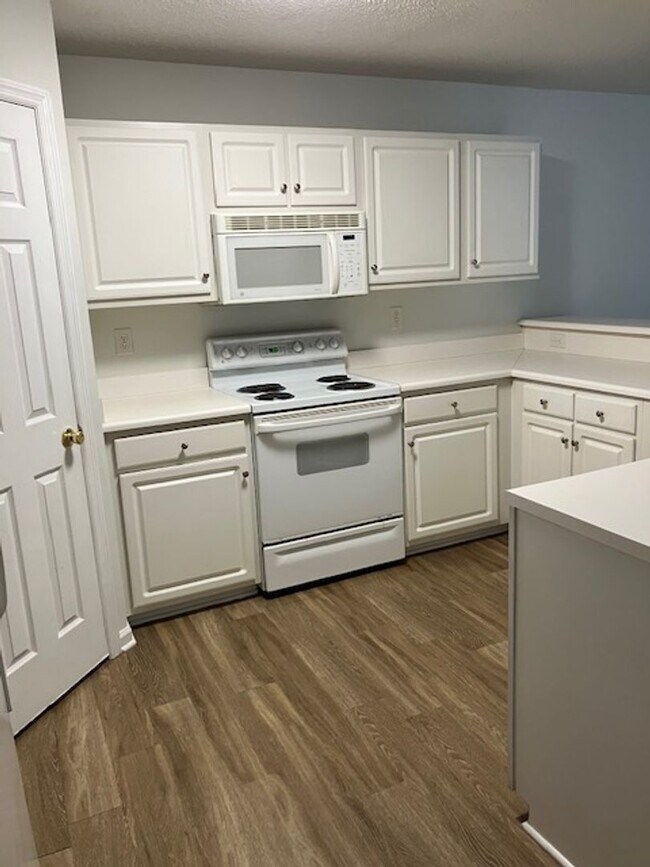 Building Photo - 5006 Hunters Trail