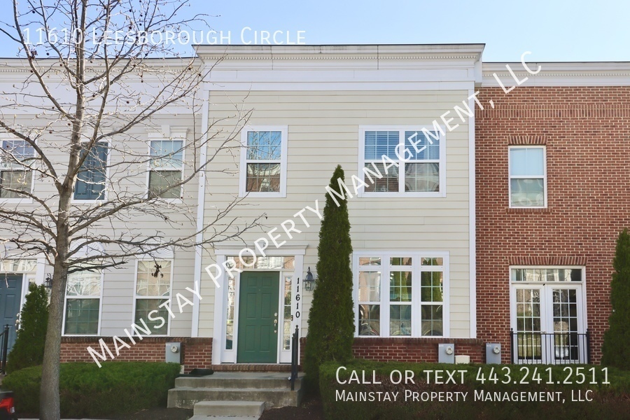 Foto principal - 3 Bed Townhome w/ 2 Car Garage & Balcony i...