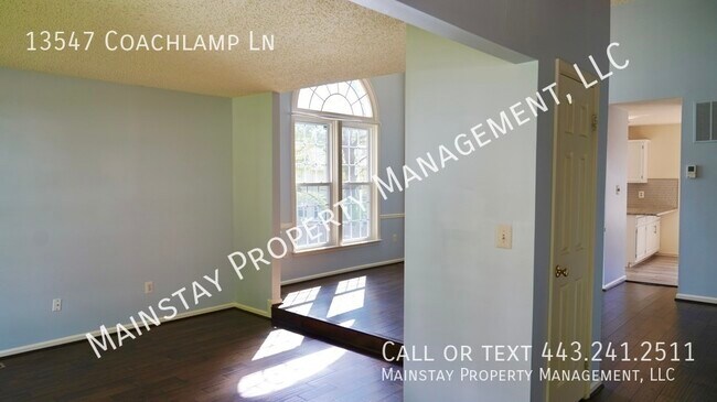 Building Photo - Updated 4 Bed, 2.5 Bath In Quiet Silver Sp...