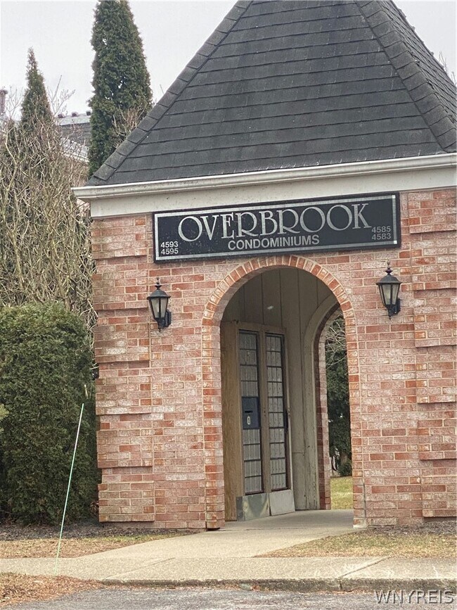 Foto del edificio - 4585 Chestnut Ridge Rd