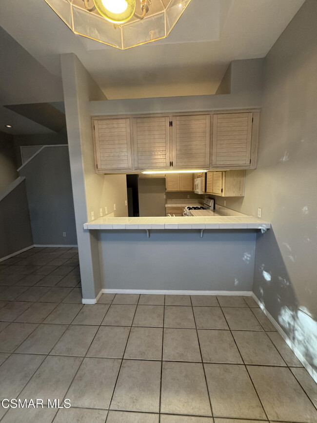 Building Photo - 2148 Los Feliz Dr