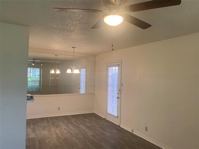 Foto del edificio - 1037 Roaring Springs Rd
