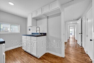 Building Photo - 546 55th St
