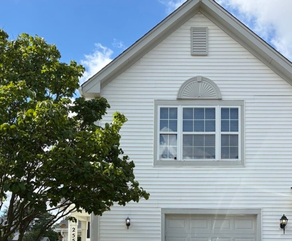 Foto principal - 2552 Dickens Dr