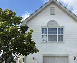 Building Photo - 2552 Dickens Dr