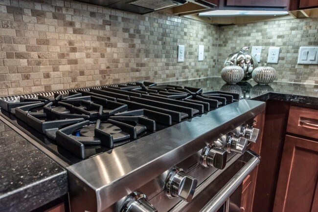 Photo - Spacious Living + Special Offers Available! Apartment