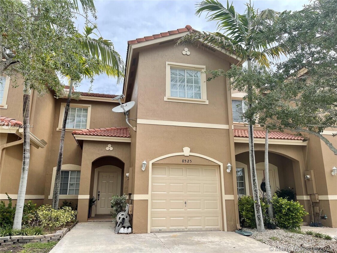 8525 SW 214th Terrace, Cutler Bay, FL 33189 Townhome Rentals in