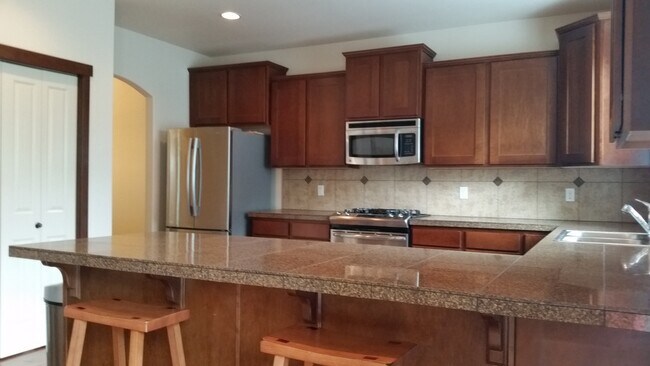 Foto del edificio - Beautiful 4 bed 2.5 bath in Kenmore, minutes to HWY 522/Burke-Gilman Trail