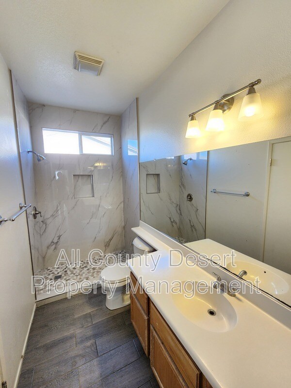 Foto del edificio - 41213 McKenzie Ln