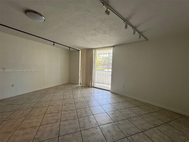 Foto del edificio - 1475 NE 125th Terrace