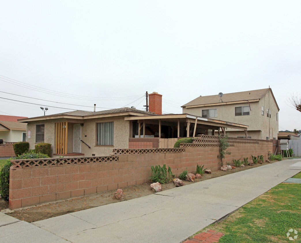 Foto del edificio - 9719-9723 Beach St