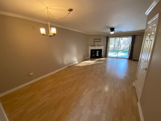 Building Photo - Charming 2-Bedroom Townhome in Glades Community!