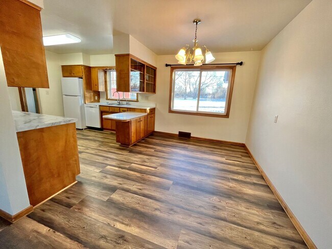 Foto del edificio - Large 3 Bed/2 Bath East Side Rental Home!