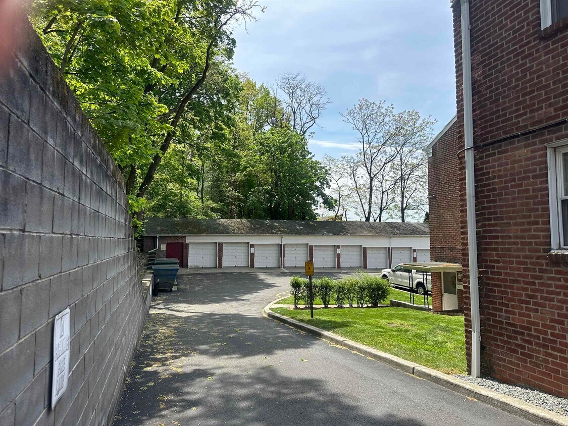 Foto del edificio - 192 Hillside Ave