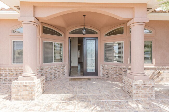 Foto del edificio - Beautiful & Spacious 4 Bed 3 Bath - 1/2 Of...