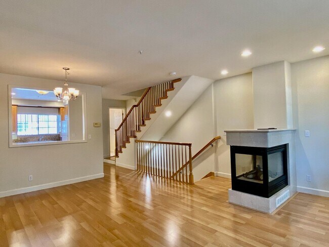 Building Photo - 970 Wisteria Terrace