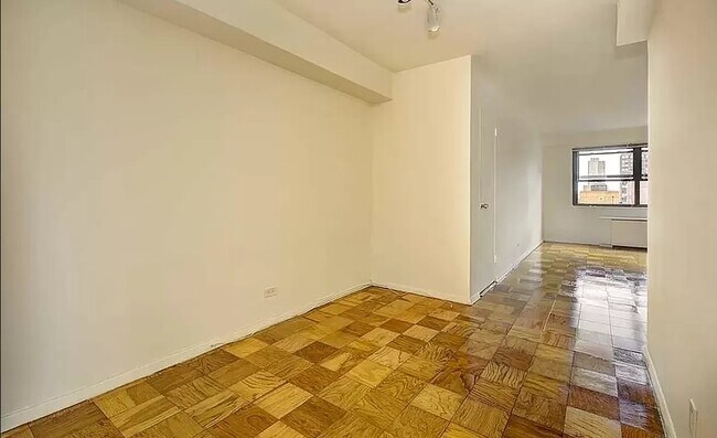 Foto del edificio - 300 West 55th Street