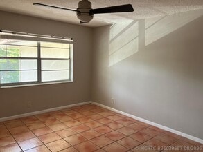 Building Photo - 1174 NW 13th St