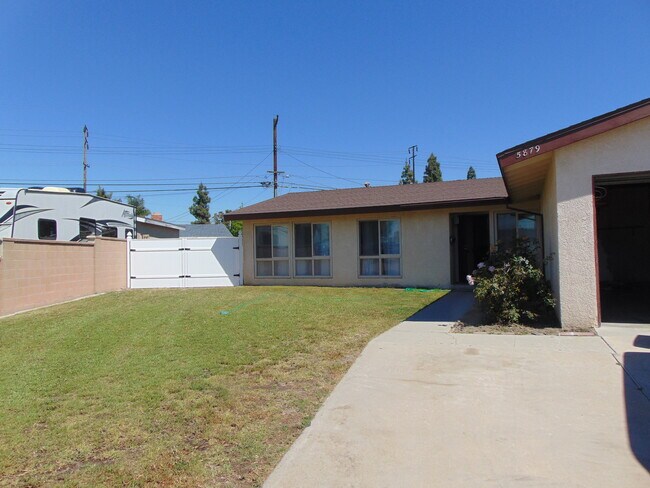 Building Photo - 5879 Los Angeles Way