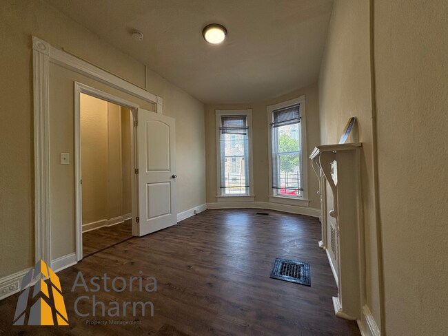 Foto del edificio - Move-In Ready 4-Bedroom Home with Updated ...