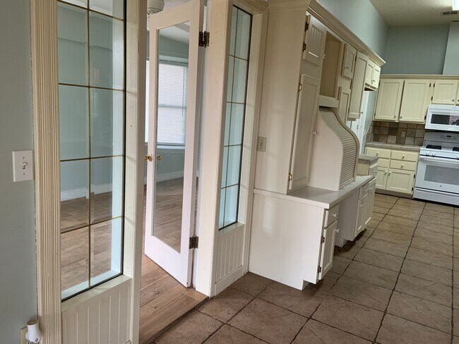 Foto del edificio - 1920 Gebron Dr