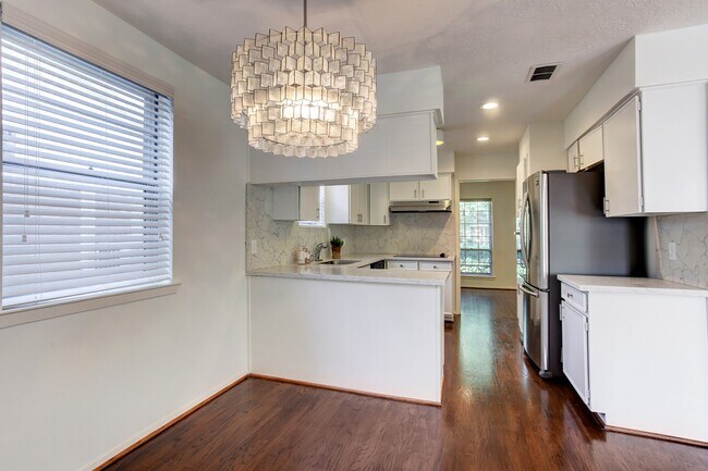 Building Photo - 10810 Ashcroft Dr