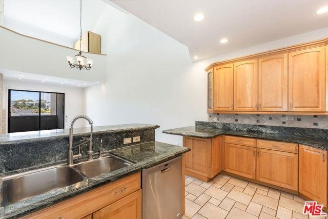Building Photo - 2324 South Beverly Glen Boulevard Apt ##30...