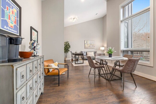 Building Photo - 465 S Locust Ave