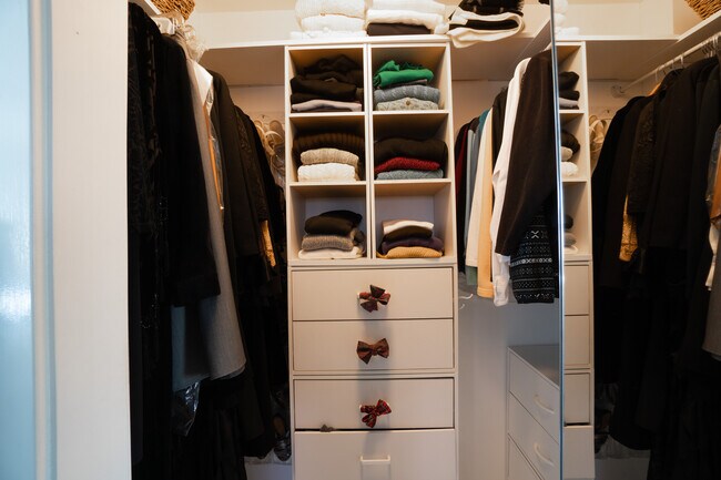 Built in closet - 1188 Harcourt Ave