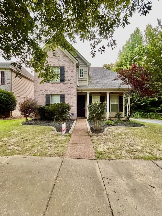 Spacious 3-Bedroom Home with Double Garage... - Spacious 3-Bedroom Home with Double Garage...