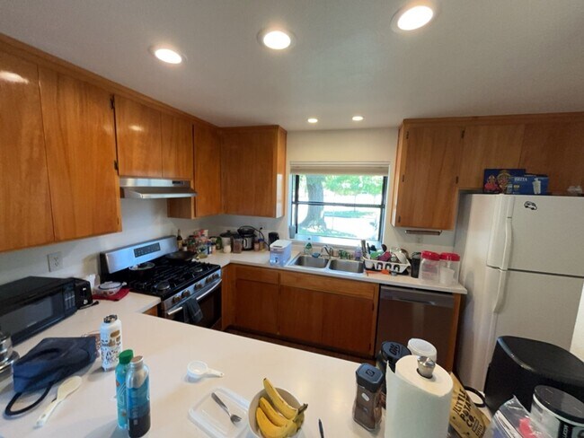 Foto del edificio - 3 bedroom North Davis townhome available f...