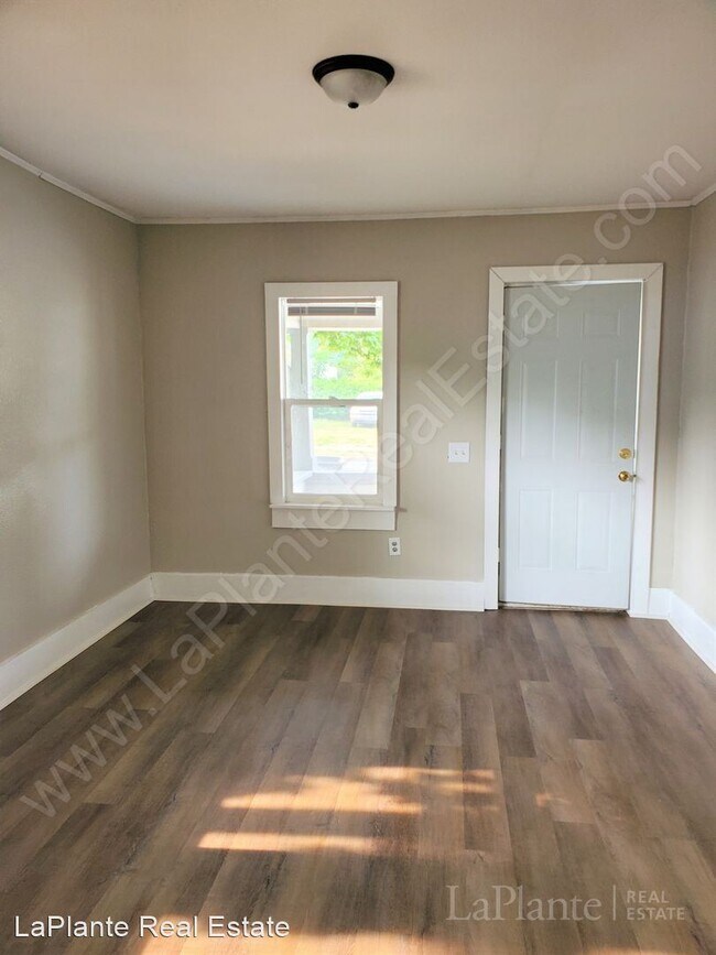 Foto del edificio - 3 br, 1 bath House - 1716 Berdan Avenue 1