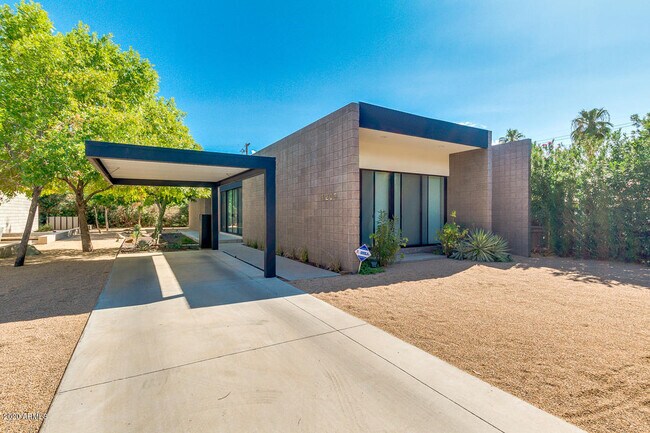 Building Photo - 1203 E Meadowbrook Ave
