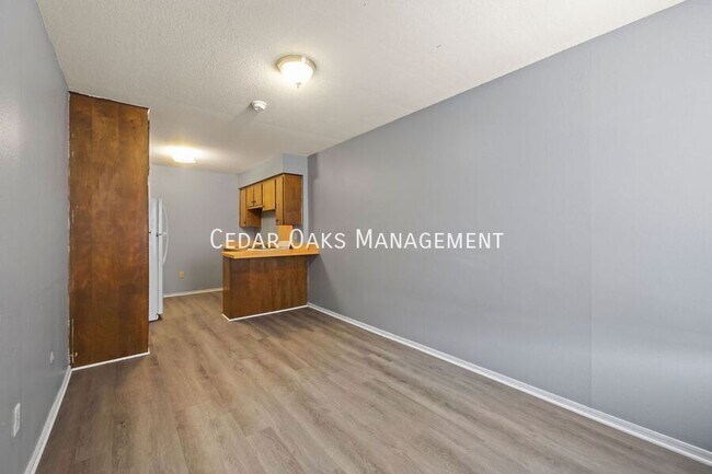 Building Photo - 1931 W Deane St