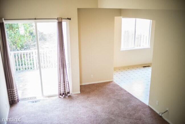 Building Photo - 3 br, 2.5 bath Townhome - 520 Ridge Avenue