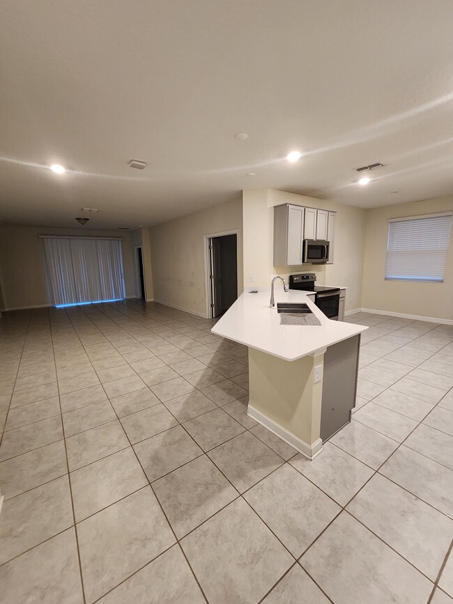 Foto del edificio - 741 Simone Ct