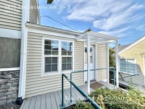 Building Photo - 9835 Arrowsmith Ave S