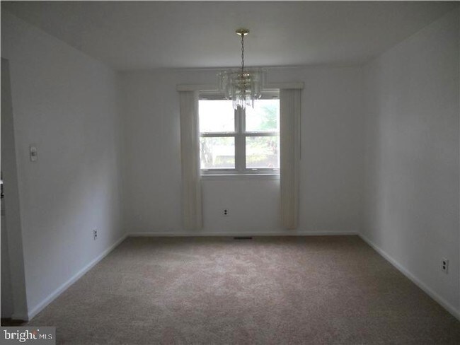 Foto del edificio - 2 Mindy Dr