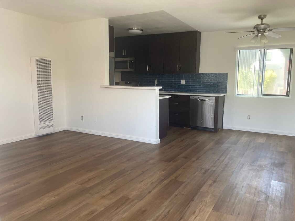 Primary Photo - Seville Apartments