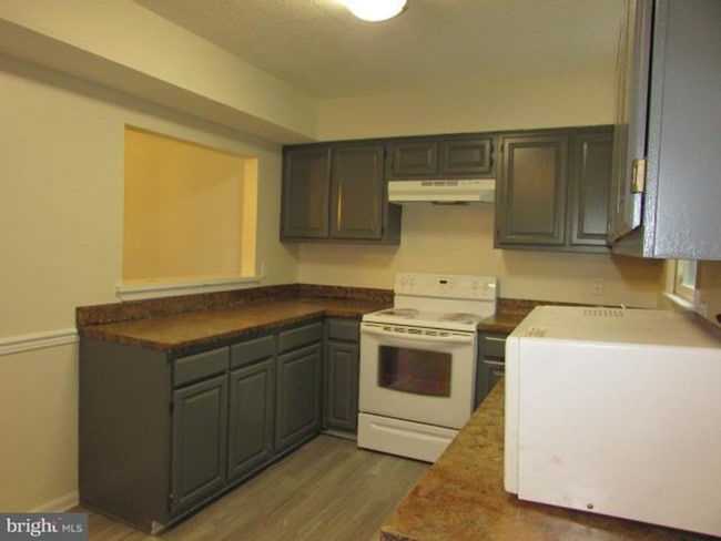 Foto del edificio - 7242 Morrison Dr