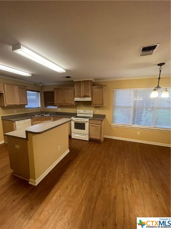 Building Photo - 605 Newhaven St