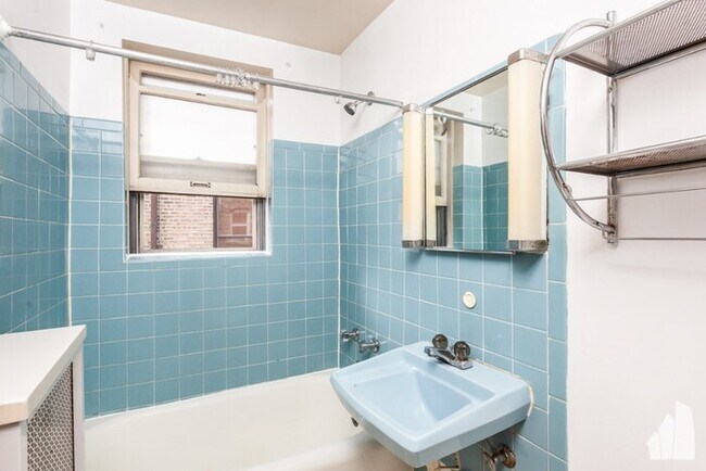 Building Photo - 633 W Deming Pl
