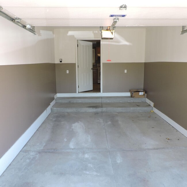 Building Photo - 3287 E 11 Mile Rd